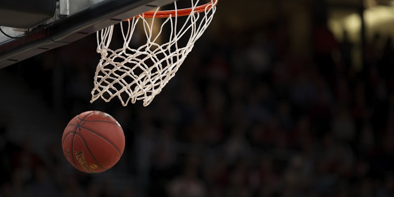 NBA季后赛湖人对阵勇士队比赛精彩瞬间